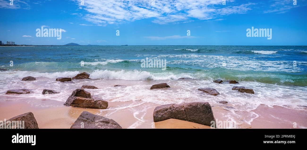 Une journée venteuse à la plage d'Alexandra Headland, Maroochydore, Sunshine Coast, Australie. Banque D'Images