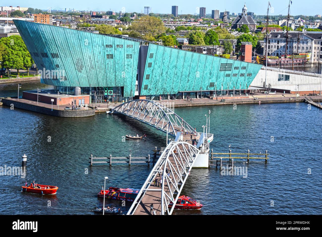 AMSTERDAM, PAYS-BAS - 6 MAI 2018: Musée des sciences et de la technologie NEMO on Oosterdok, Amsterdam, pays-Bas Banque D'Images