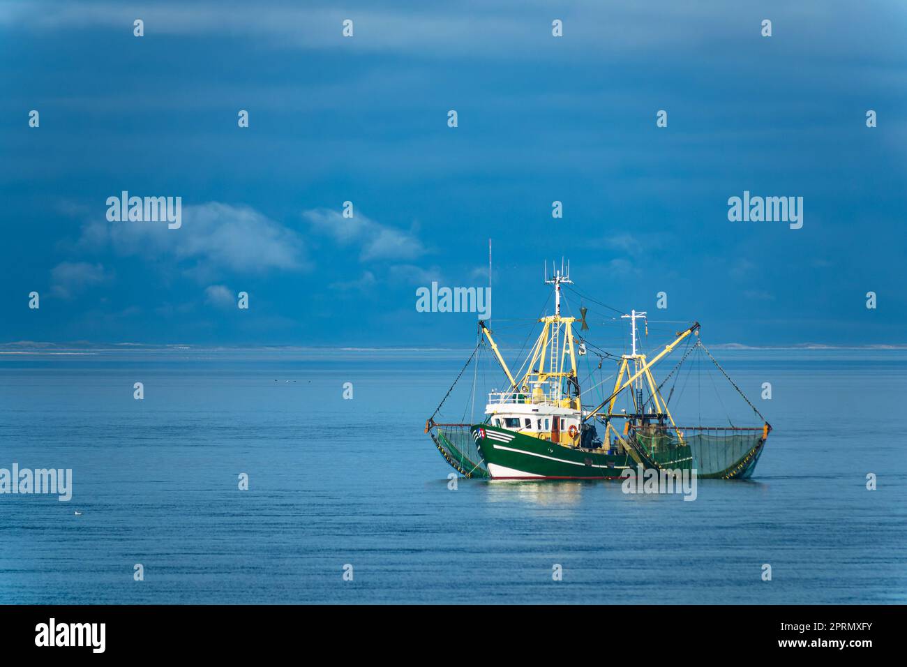 Bateau de crevettes sur la mer du Nord, Allemagne Banque D'Images