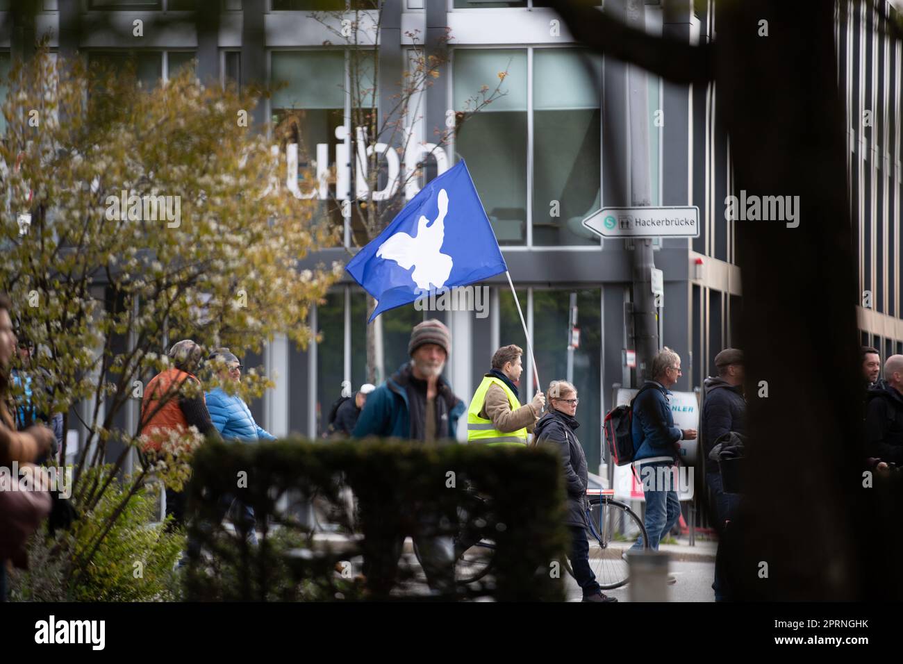 À Munich, en Allemagne. , . À un Muenchen Steht auf - Munich se tient une démo pour protester contre le Bayerischer Rundfunk ( BR ), et TZ, Merkur. MSA se compose principalement de deniers Covid et de poutinistes. (Photo par Alexander Pohl/Sipa USA) crédit: SIPA USA/Alay Live News Banque D'Images