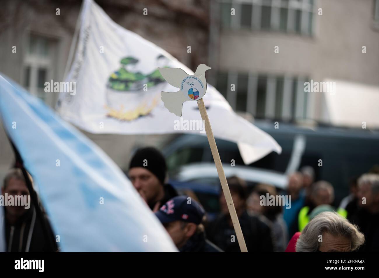 À Munich, en Allemagne. , . À un Muenchen Steht auf - Munich se tient une démo pour protester contre le Bayerischer Rundfunk ( BR ), et TZ, Merkur. MSA se compose principalement de deniers Covid et de poutinistes. (Photo par Alexander Pohl/Sipa USA) crédit: SIPA USA/Alay Live News Banque D'Images