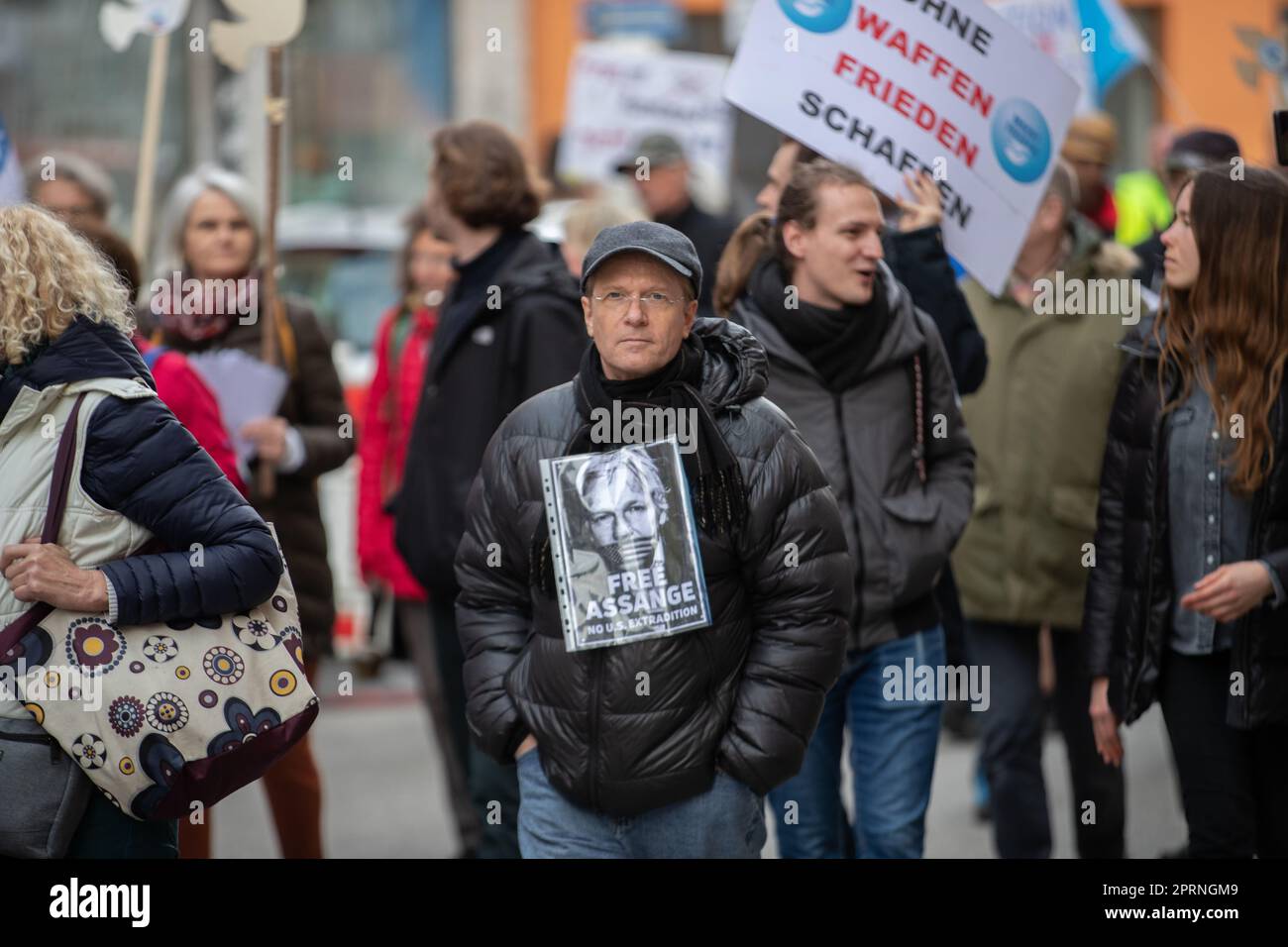 À Munich, en Allemagne. , . À un Muenchen Steht auf - Munich se tient une démo pour protester contre le Bayerischer Rundfunk ( BR ), et TZ, Merkur. MSA se compose principalement de deniers Covid et de poutinistes. (Photo par Alexander Pohl/Sipa USA) crédit: SIPA USA/Alay Live News Banque D'Images