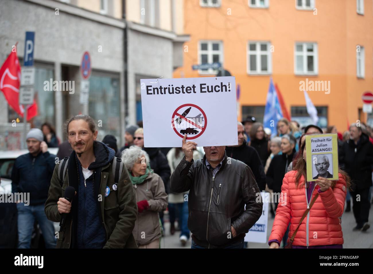 À Munich, en Allemagne. , . À un Muenchen Steht auf - Munich se tient une démo pour protester contre le Bayerischer Rundfunk ( BR ), et TZ, Merkur. MSA se compose principalement de deniers Covid et de poutinistes. (Photo par Alexander Pohl/Sipa USA) crédit: SIPA USA/Alay Live News Banque D'Images