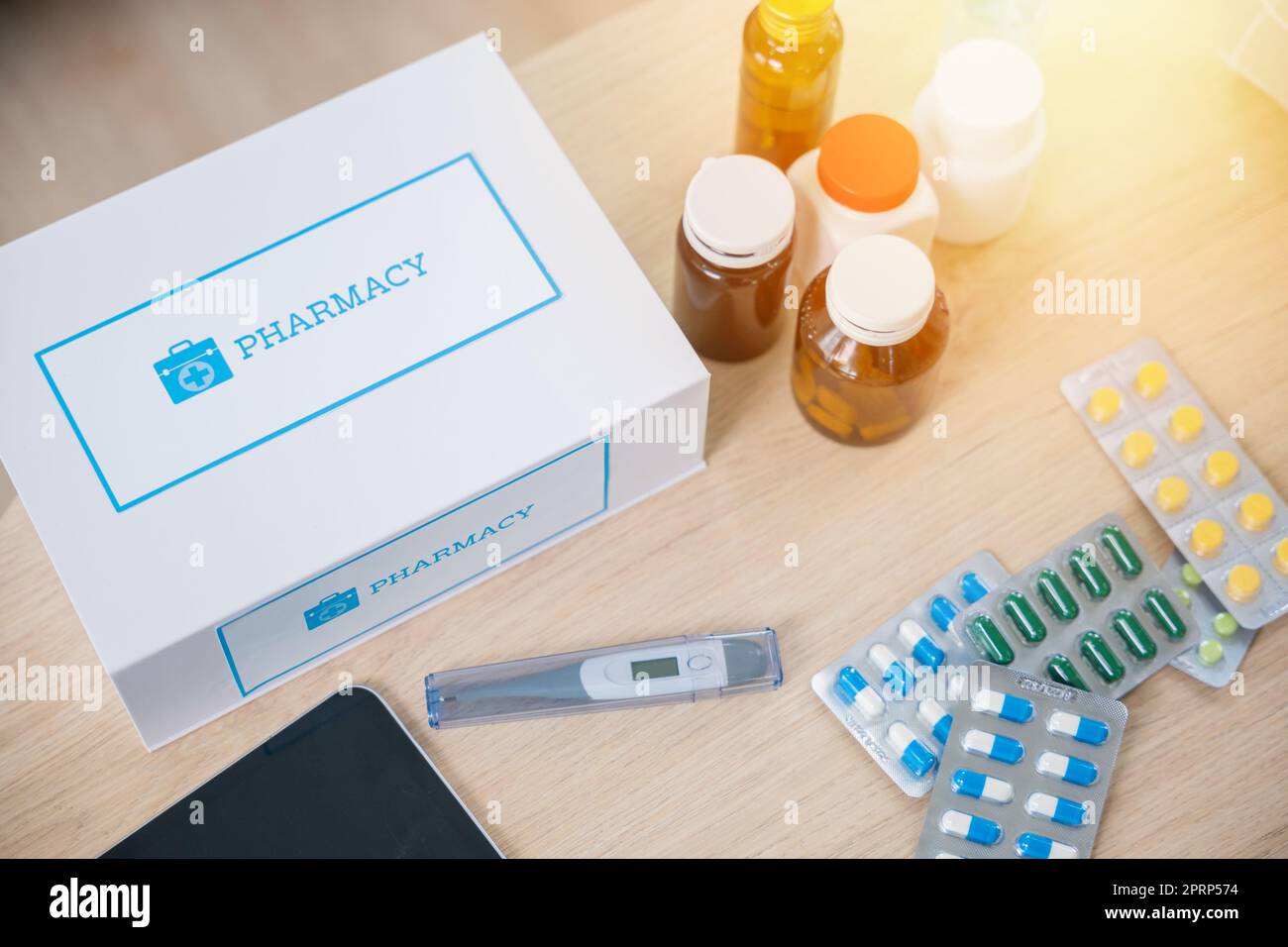 Achat en ligne livraison de médicaments à votre maison de pharmacie Banque D'Images