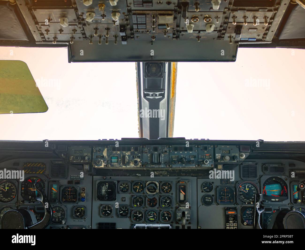 panneau de commande de vol de l'avion à l'intérieur du cockpit Banque D'Images
