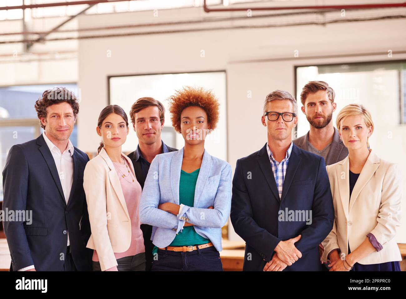 L'équipe de rêve. Portrait court de gens d'affaires debout dans un bureau Banque D'Images