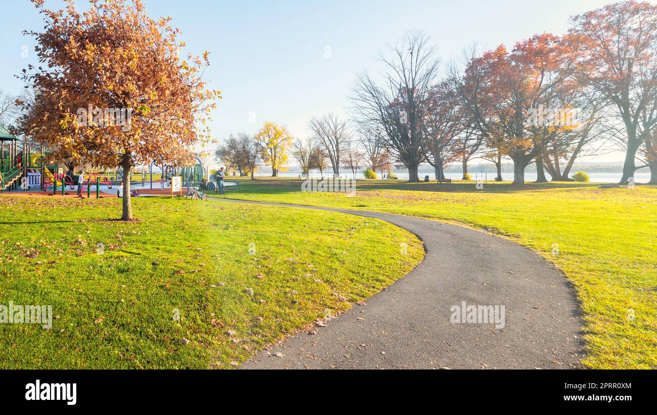 Syracuse, New York - 29 octobre 2022 : vue sur le paysage du terrain de jeu Onondaga Lake Park. Banque D'Images