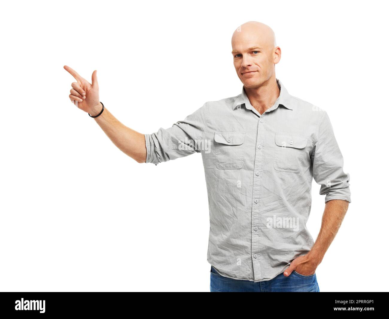 Vivre son style de vie. Studio photo d'un beau jeune homme isolé sur blanc. Banque D'Images