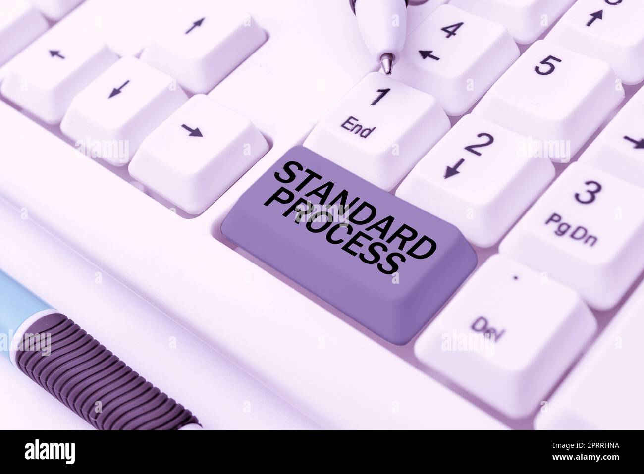 Signe de texte indiquant les règles de processus standard devant correspondre à la qualité du produit final. Règles de présentation de l'entreprise adaptées à la qualité du produit final Banque D'Images