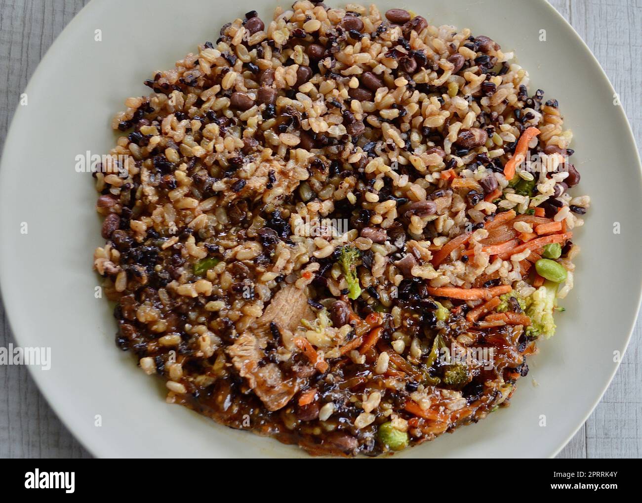Poulet de style chinois avec légumes et riz Banque D'Images