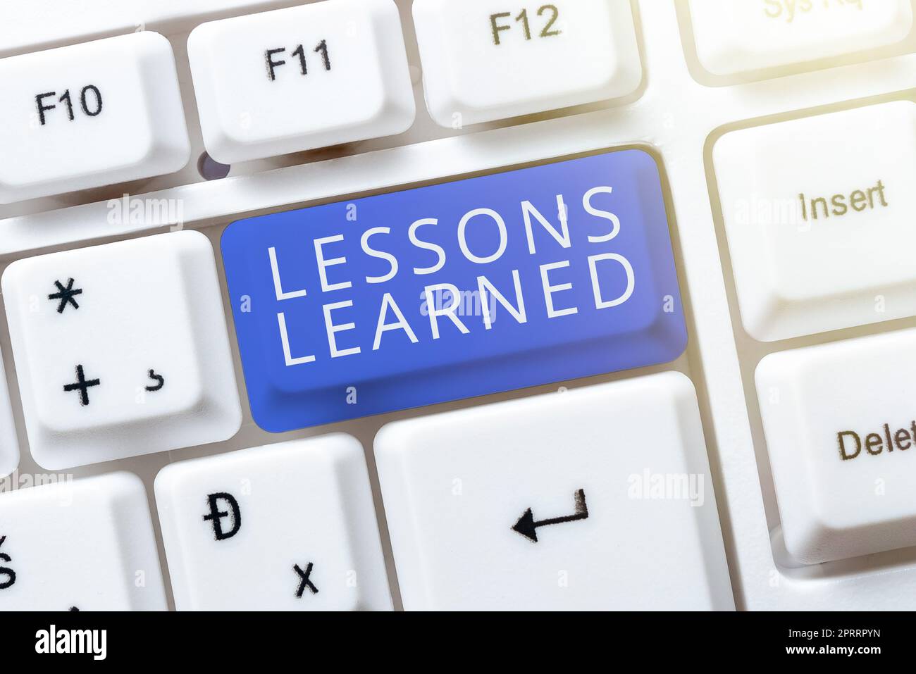 Inspiration montrant le signe leçons LearnedPromote partager et utiliser les connaissances issues de l'expérience. Présentation de l'entreprise promouvoir le partage et l'utilisation des connaissances issues de l'expérience Banque D'Images