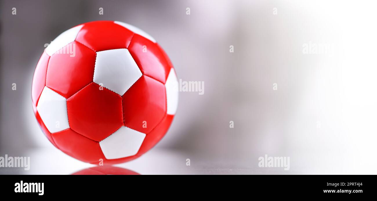 Composition avec ballon de football en cuir Photo Stock - Alamy