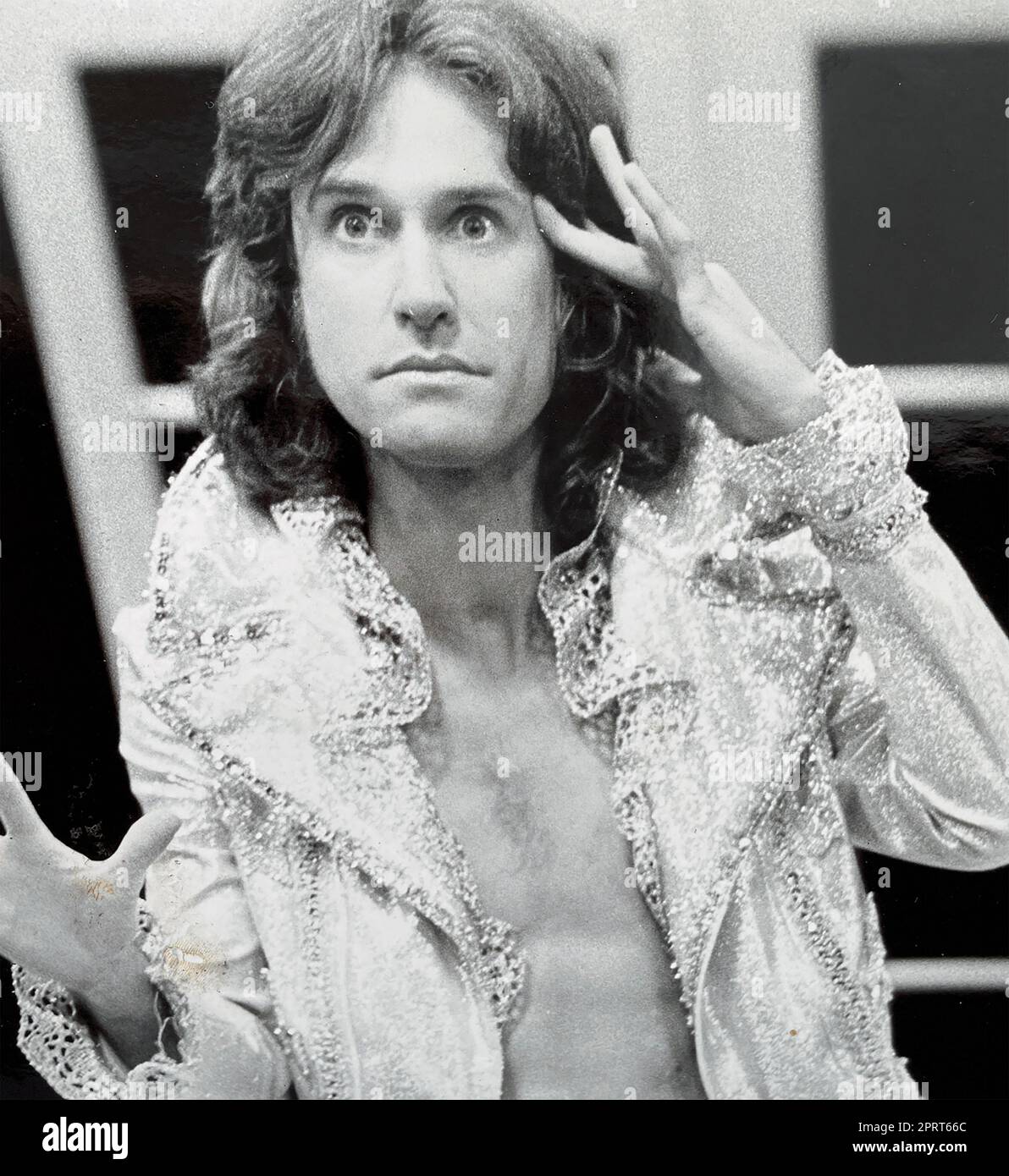 RAY DAVIES est « la star » qui affirme qu'il peut transformer n'importe qui en idole rock dans le jeu de télévision de Grenade 1974 STARMAKER Banque D'Images