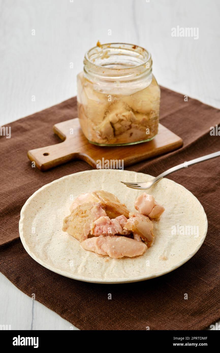 Foie de morue en conserve dans un pot en verre Banque D'Images