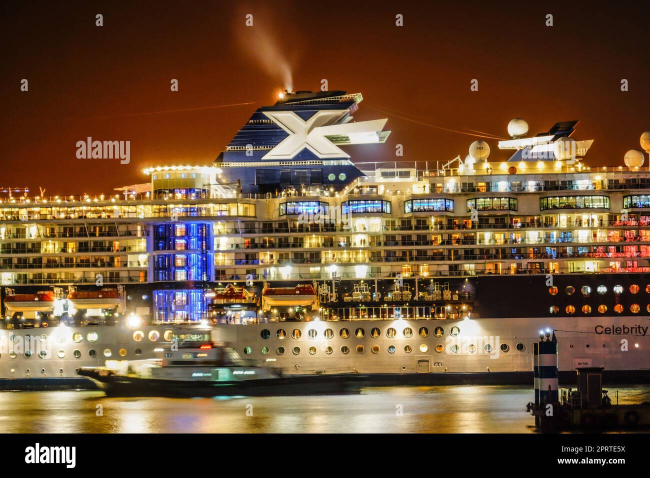 Bateau de luxe de Yokohama Port (Celebrity Millennium) Banque D'Images