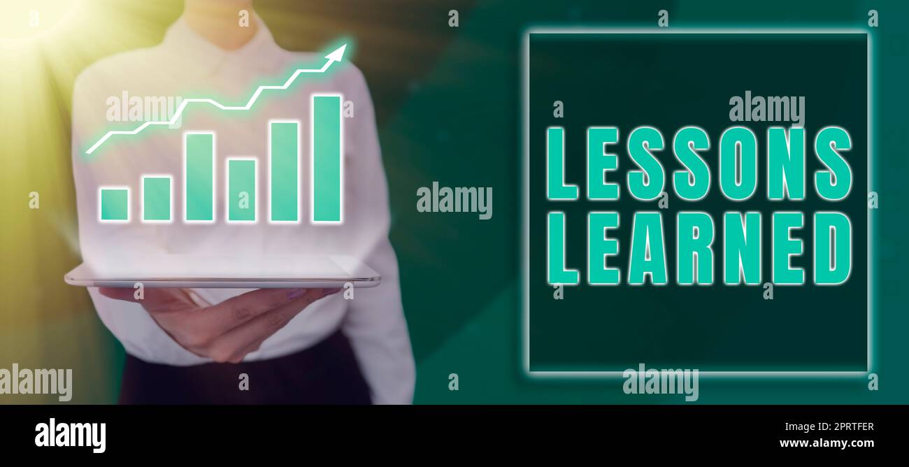 Signe d'écriture à la main leçons LearnedPromote partager et utiliser les connaissances issues de l'expérience. Approche commerciale promouvoir le partage et l'utilisation des connaissances issues de l'expérience Banque D'Images