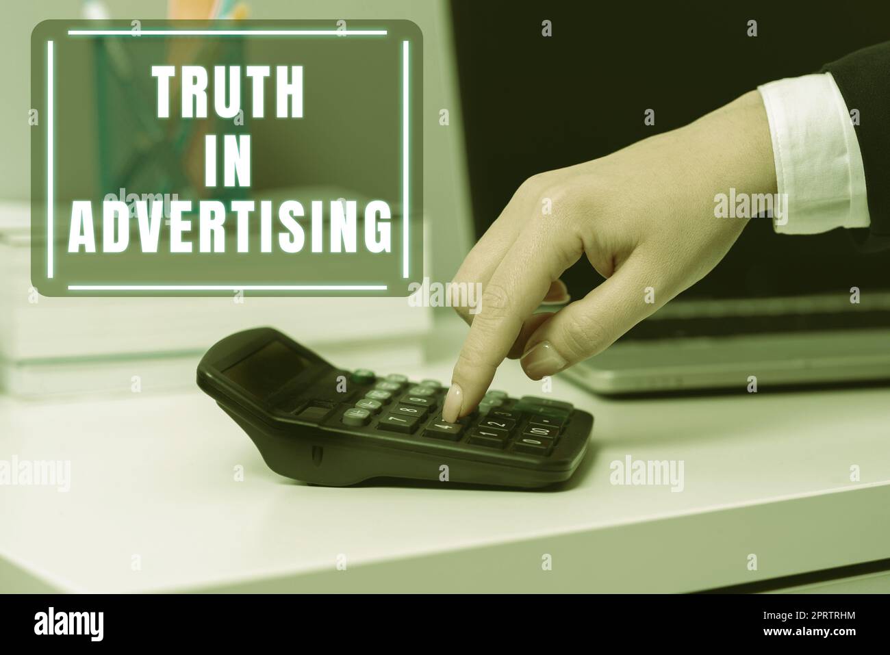 Légende du texte Présentation de la vérité dans la publicité, pratique de concept d'Internet Publicité honnête propagande Banque D'Images
