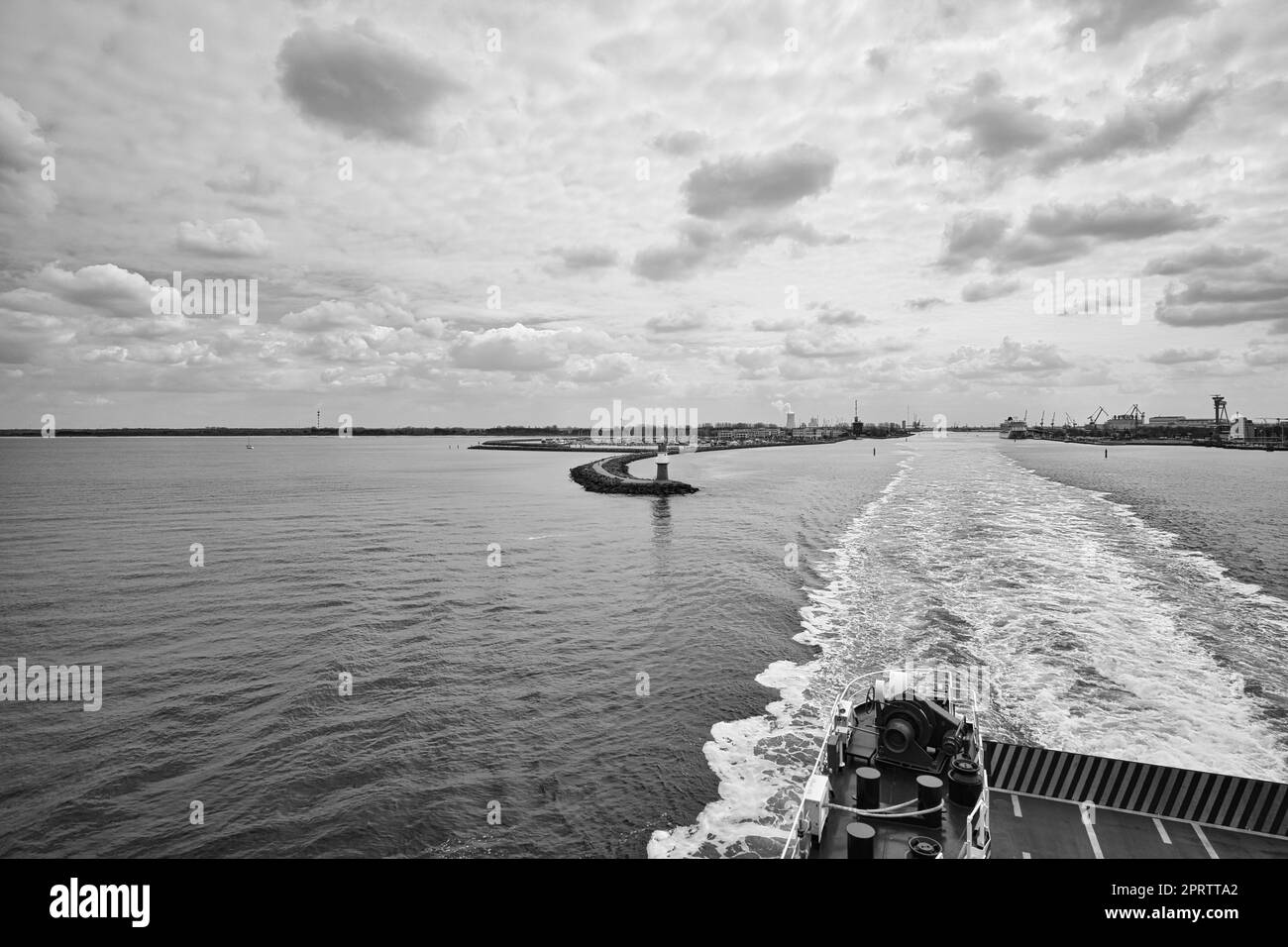 Sortie du port de Rostock. Retour à Warnemünde depuis le bateau naviguant vers la Suède Banque D'Images
