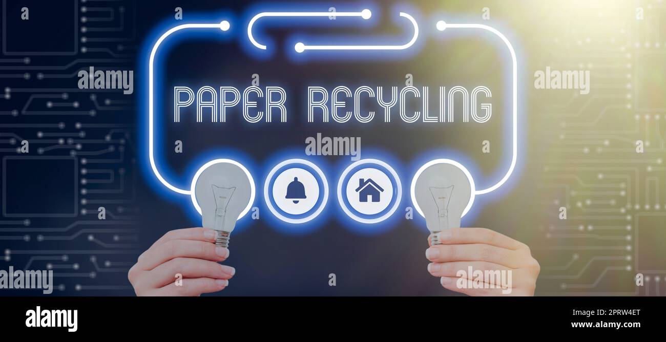 Affiche présentant le recyclage du papier Using les papiers usagés d'une nouvelle façon en les recyclant. Mot pour utiliser les papiers usagés d'une nouvelle manière en les recyclant Banque D'Images