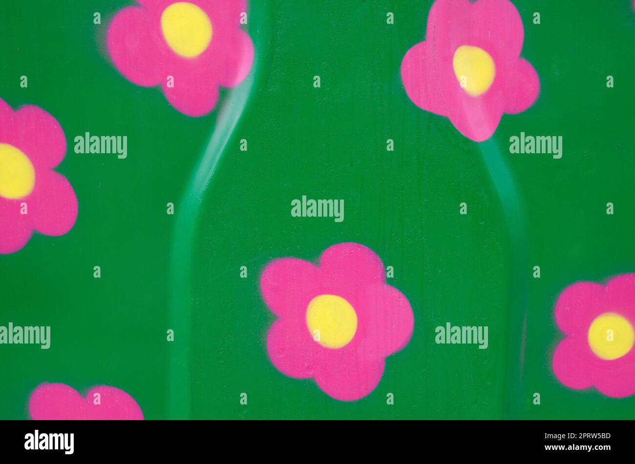 Récipient en verre peint avec des fleurs. Banque D'Images