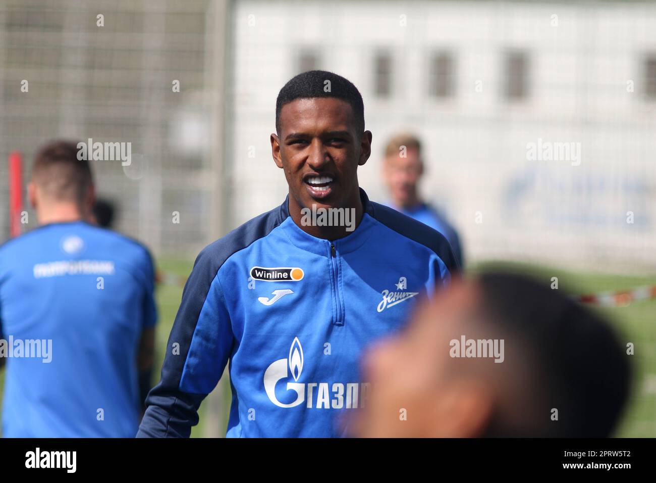 Saint-Pétersbourg, Russie. 27th avril 2023. Robert Renan (77), joueur de football du Zenit football Club lors d'une séance d'entraînement ouverte aux médias à Saint-Pétersbourg, avant le match du tour 26th de la Premier League russe, Krylia Sovetov Samara - Zenit Saint-Pétersbourg. (Photo de Maksim Konstantinov/SOPA Images/Sipa USA) crédit: SIPA US/Alay Live News Banque D'Images