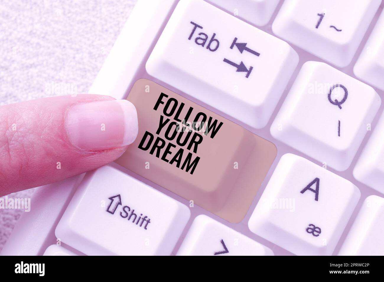 Inspiration montrant le signe Suivez votre DreamKeep sur vos buts Live la vie que vous voulez être. Mot pour garder la trace sur vos objectifs Live la vie que vous voulez être Banque D'Images
