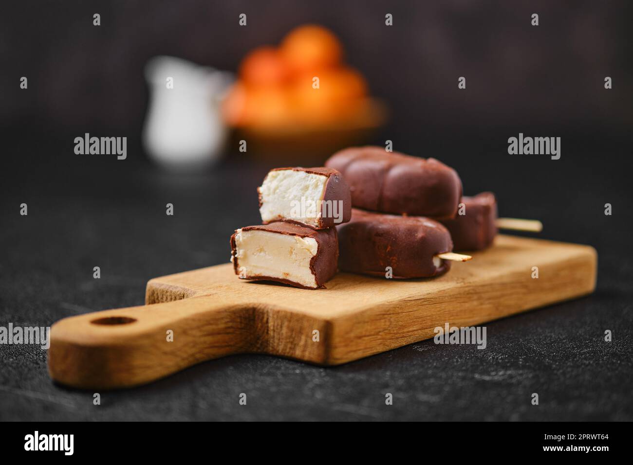 Barres de caillé faites maison au chocolat Banque D'Images