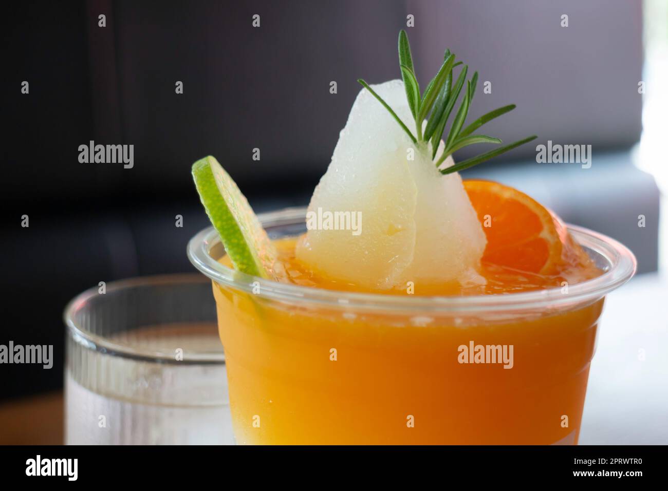 Boisson à base de limonade à l'orange yuzu Banque D'Images