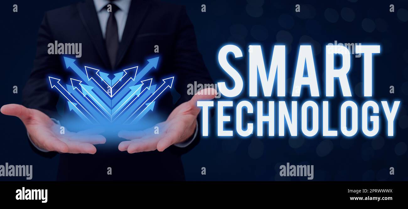 Panneau affichant des gadgets ou un périphérique Smart Technologiequi a un ordinateur ou une puce intégré. Présentation professionnelle de gadgets ou d'appareil qui a un ordinateur ou une puce intégré Banque D'Images