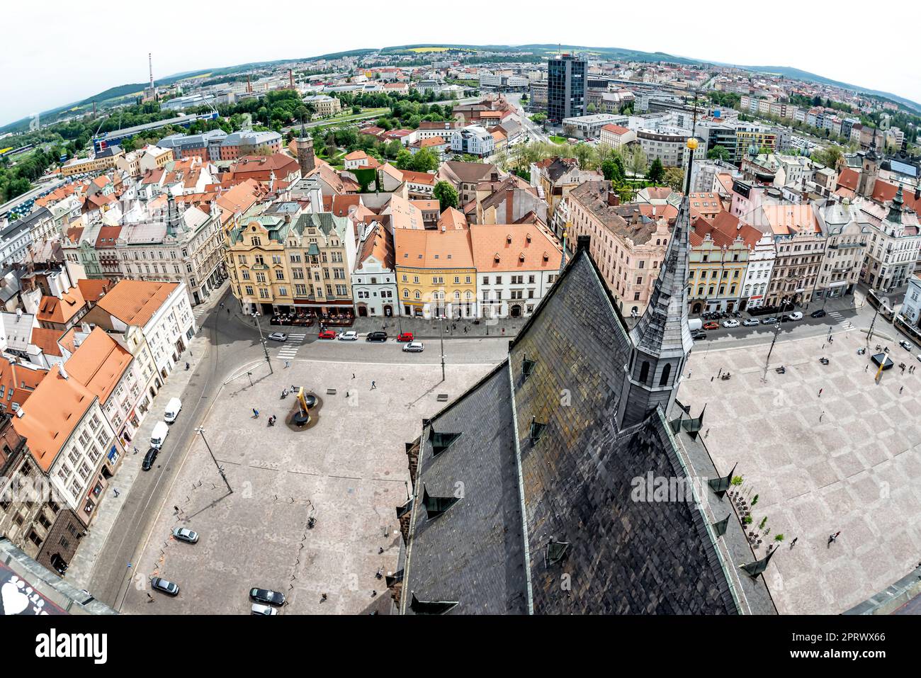 Vue depuis la cathédrale Saint-Bartholomew sur la place de la République. Pilsen (Plzen), République tchèque Banque D'Images