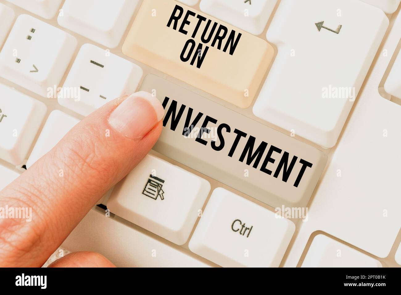 Texte d'écriture Retour sur investissement, Word pour l'examen d'un rapport financier ou d'une analyse des risques d'investissement Banque D'Images