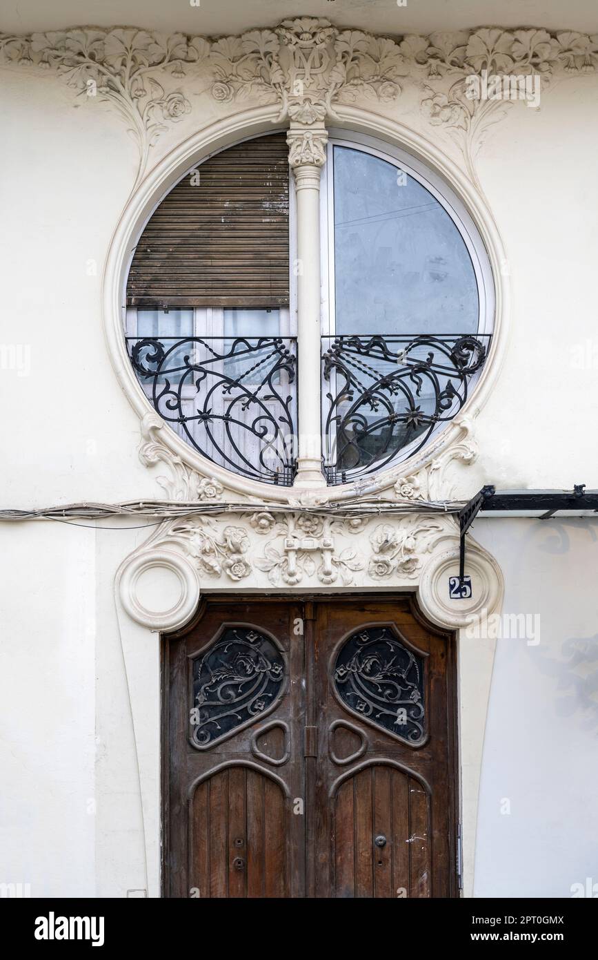 Fenêtre ronde dans un bâtiment art nouveau, Valence, Espagne Banque D'Images