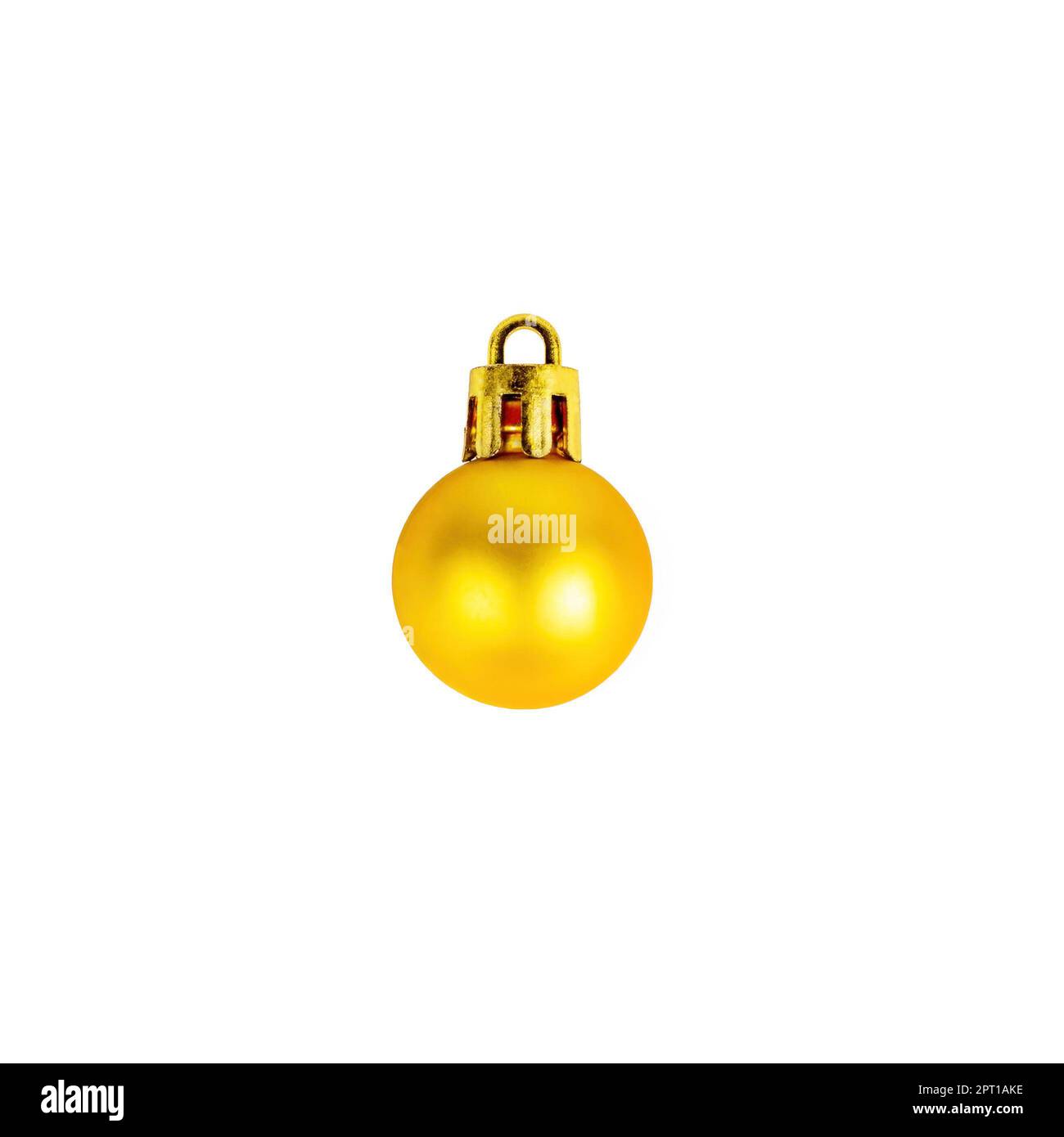 Petite décoration de boule de Noël ronde jaune doré pour sapin isolée sur fond blanc. Banque D'Images