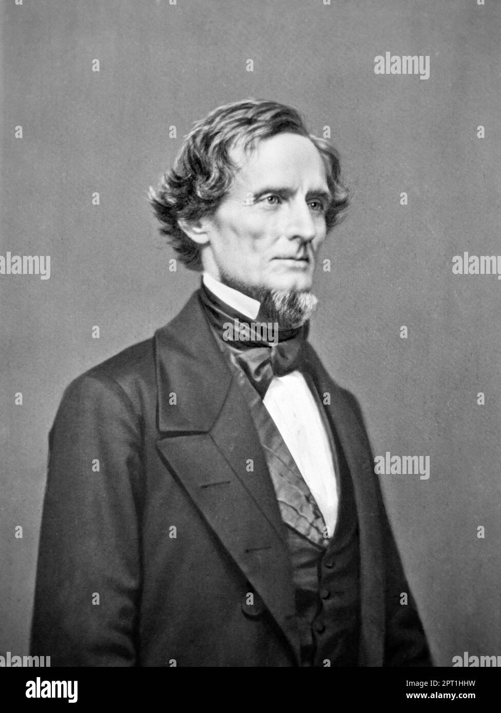 Jefferson Davis. Portrait de l'homme politique américain qui a servi comme premier et unique président des États confédérés, Jefferson F. Davis (1808-1889) par Mathew Brady Studio, c. 1860-70 Banque D'Images Jefferson Davis. Portrait de l'homme politique américain qui a servi comme premier et unique président des États confédérés, Jefferson F. Davis (1808-1889) par Mathew Brady Studio, c. 1860-70 Banque D'Images