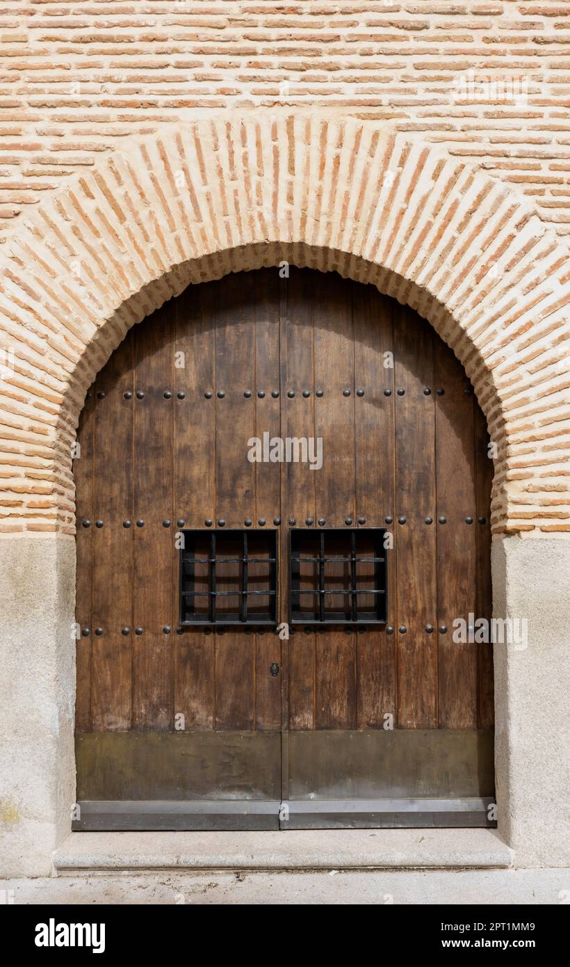 photographie de la porte d'entrée médiévale en bois Banque D'Images