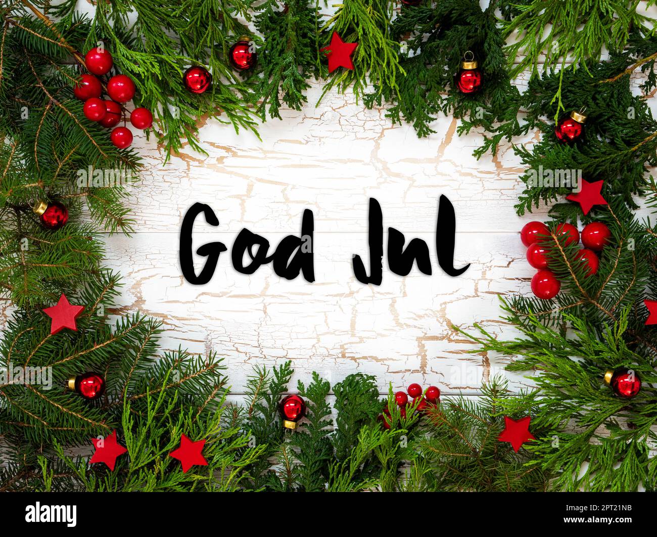 Carte de Noël avec branches de sapin et texte suédois God Jul signifie