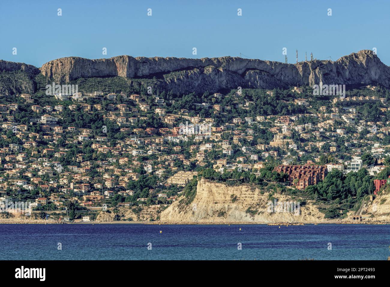 Observatoire des oiseaux comprenant les Flamingos des Salines (Paseo Las Salinas) dans la municipalité de Calp (Calpe) sur la côte méditerranéenne de l'Espagne. Banque D'Images