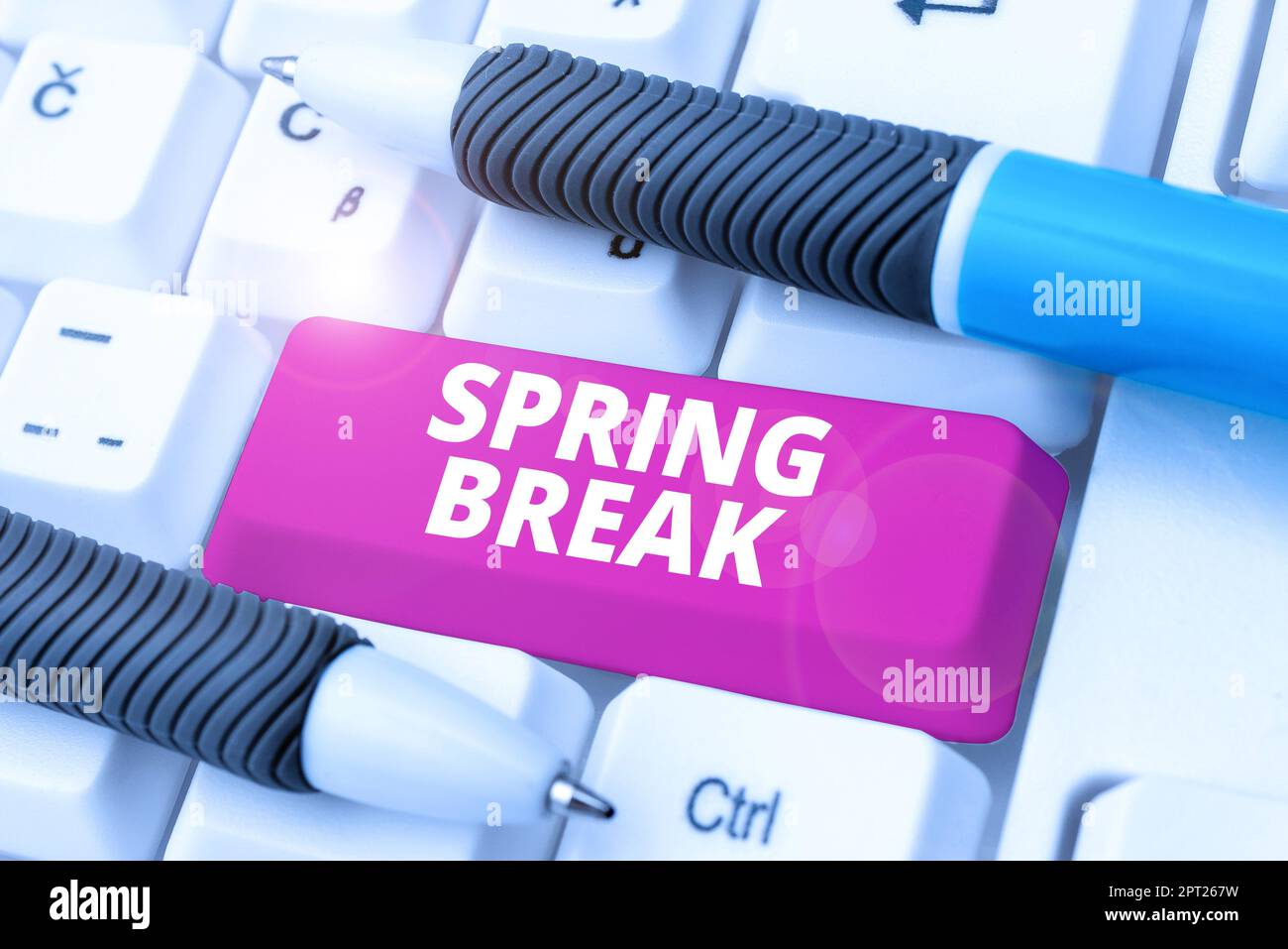 Texte d'écriture Spring Break, Word écrit sur la période de vacances à l'école et les universités pendant le printemps Banque D'Images