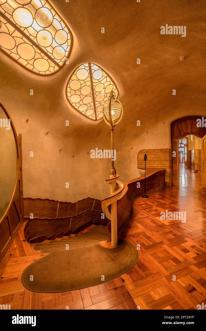 Escalier d'accès au noble étage de Casa Batlló conçu par Antoni Gaudí (Barcelone, Catalogne, Espagne) ESP: Escalera de acceso a la planta noble Banque D'Images