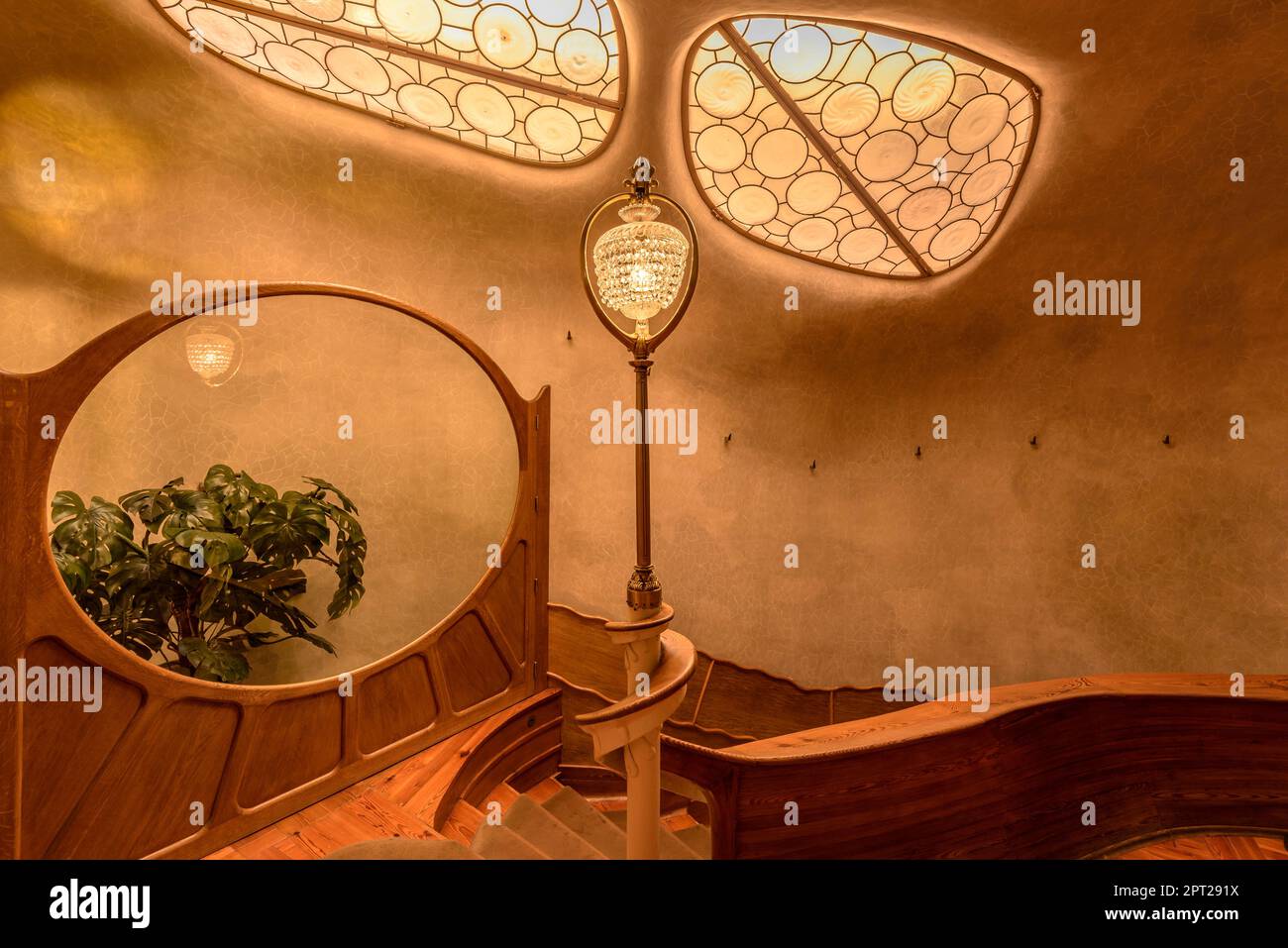 Escalier d'accès au noble étage de Casa Batlló conçu par Antoni Gaudí (Barcelone, Catalogne, Espagne) ESP: Escalera de acceso a la planta noble Banque D'Images
