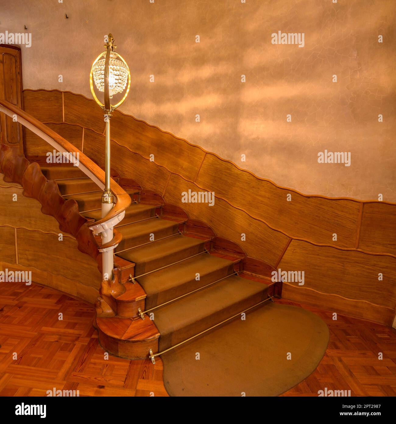 Escalier d'accès au noble étage de Casa Batlló conçu par Antoni Gaudí (Barcelone, Catalogne, Espagne) ESP: Escalera de acceso a la planta noble Banque D'Images
