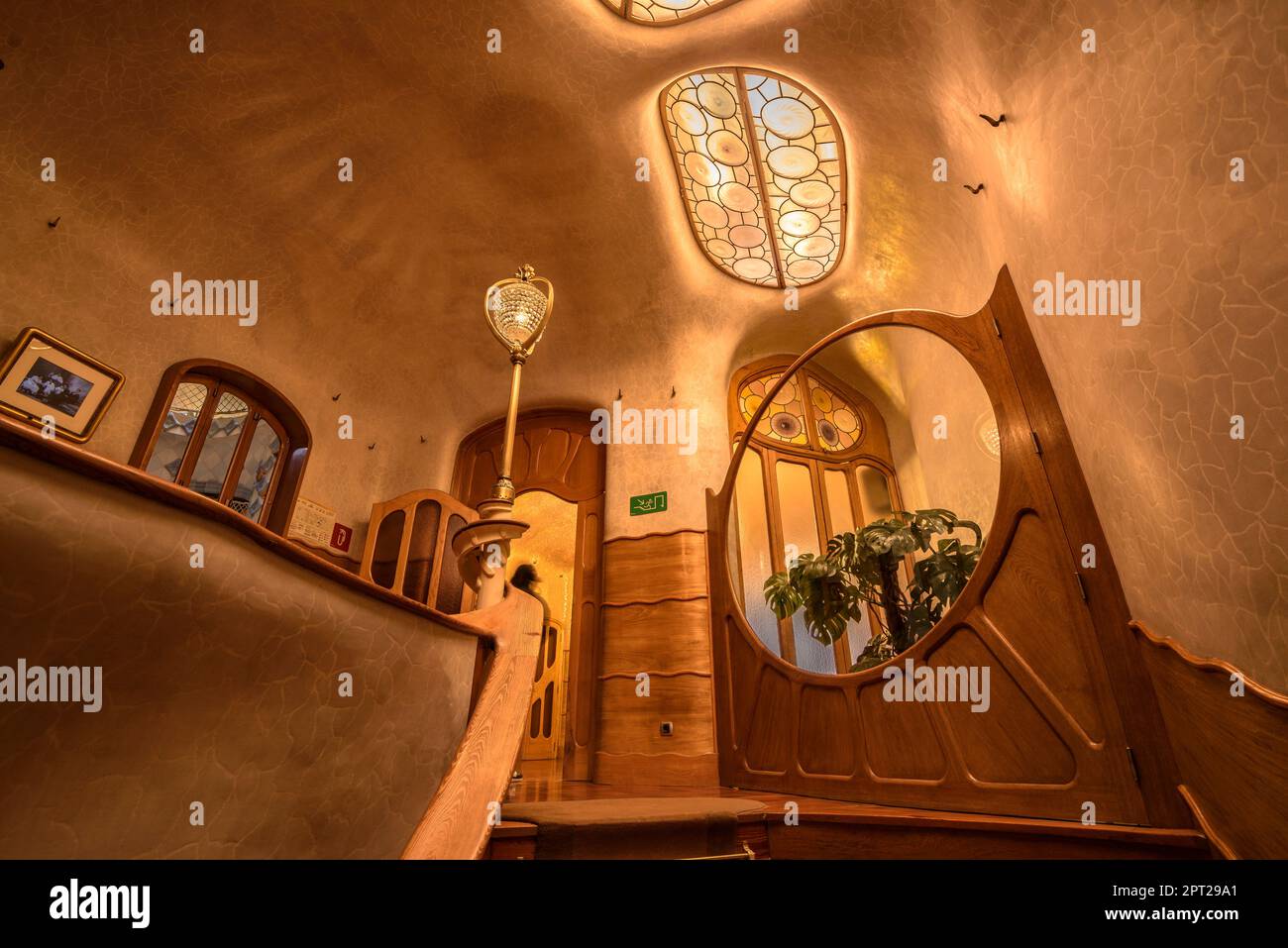 Escalier d'accès au noble étage de Casa Batlló conçu par Antoni Gaudí (Barcelone, Catalogne, Espagne) ESP: Escalera de acceso a la planta noble Banque D'Images
