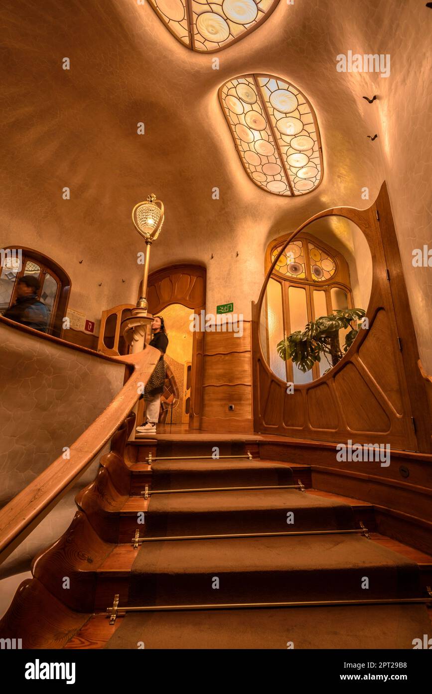 Escalier d'accès au noble étage de Casa Batlló conçu par Antoni Gaudí (Barcelone, Catalogne, Espagne) ESP: Escalera de acceso a la planta noble Banque D'Images