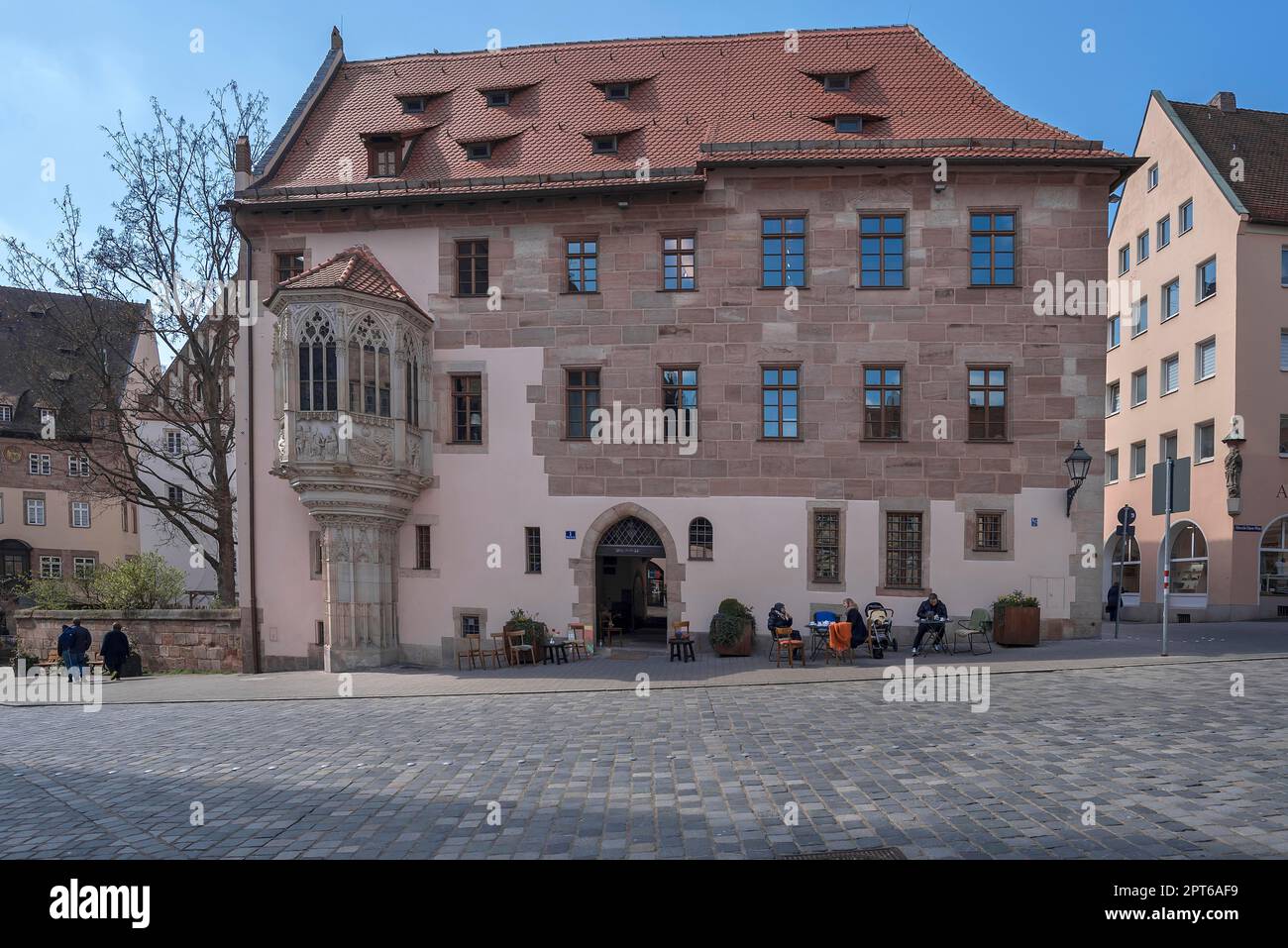 Sebalder Pfarrhof avec le Sebaldus Choerlein, Albrecht-Duerer-Platz, Nuremberg, moyenne-Franconie, Bavière, Allemagne Banque D'Images