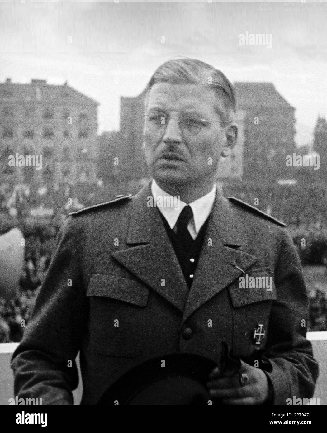 Le chancelier Kurt von Schuschnigg lors d'un rassemblement autrichien du Front de la Patrie, probablement la proclamation du chancelier Schuschnigg comme Front fuehrer sur 10 octobre 1936. C'est le refus de dernière minute de Schussnigg de donner le contrôle de l'Autriche aux nazis qui a conduit à l'invasion et l'annexion de l'Autriche par les nazis (Anschluss) Banque D'Images