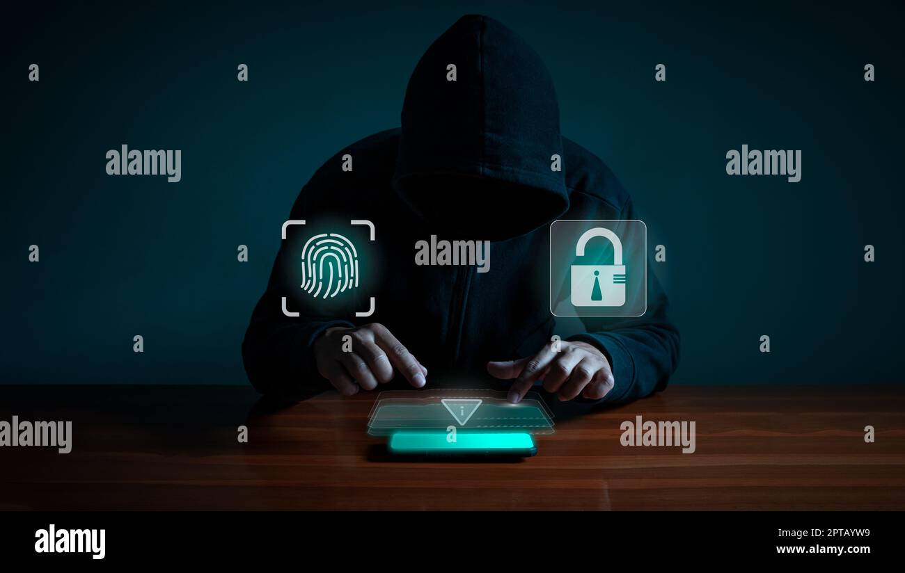 Les pirates informatiques espionne les téléphones portables. Concept de système de sécurité de l'information dans les réseaux Internet et l'espionnage de l'information. Banque D'Images