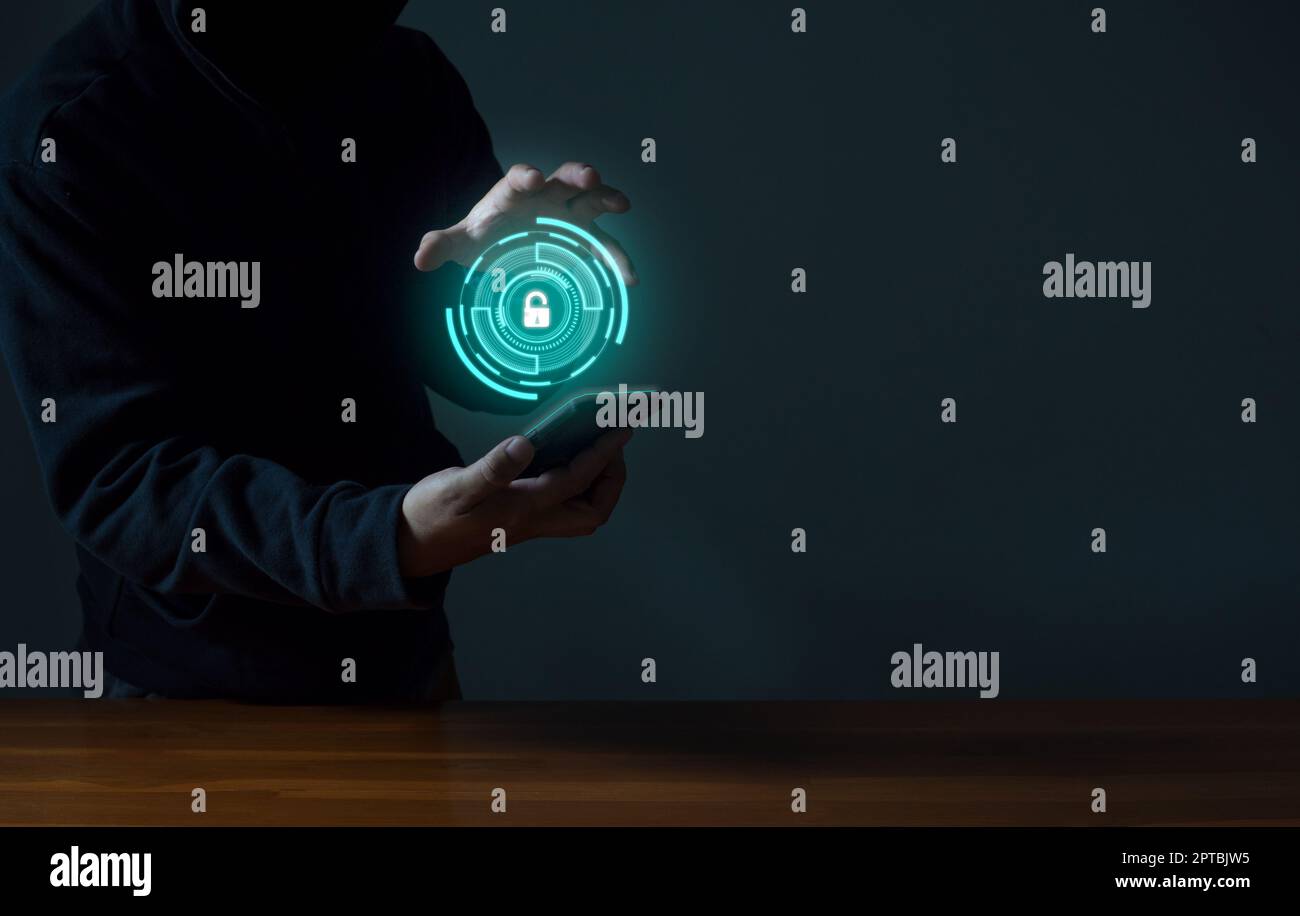 Les pirates informatiques espionne les téléphones portables. Concept de système de sécurité de l'information dans les réseaux Internet et l'espionnage de l'information. Banque D'Images