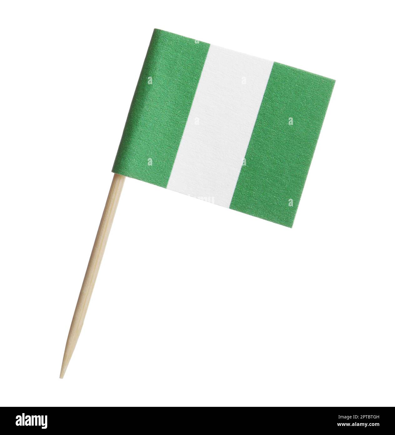 Petit drapeau en papier du Nigeria isolé sur blanc Banque D'Images