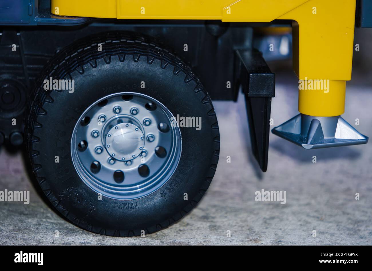 Photo prise du Bruder Mack Leibherr Crane Toy Banque D'Images