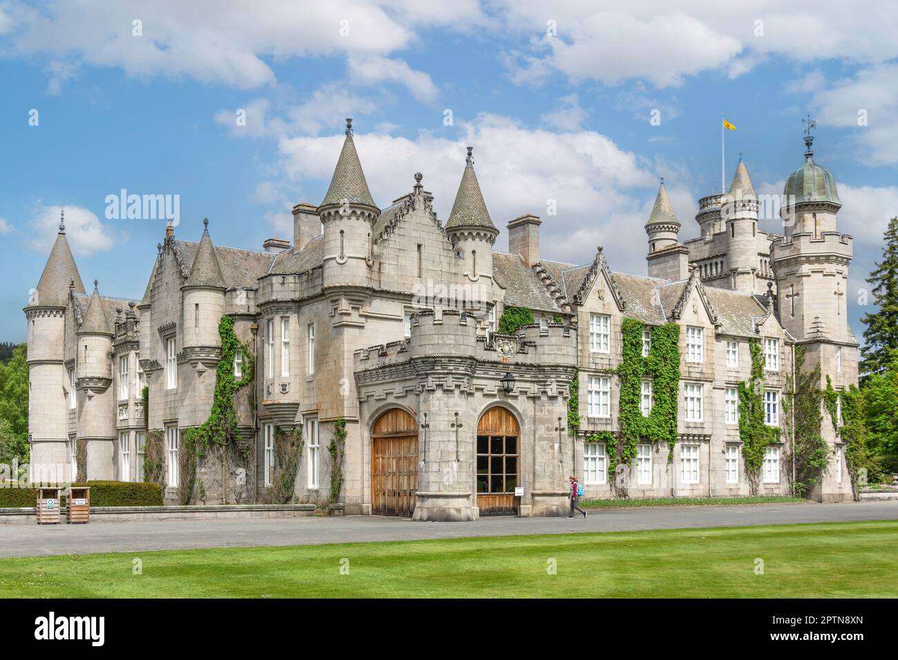 Château et jardins Balmoral de South Lawn, Royal Deeside, Aberdeenshire, Écosse, Royaume-Uni Banque D'Images